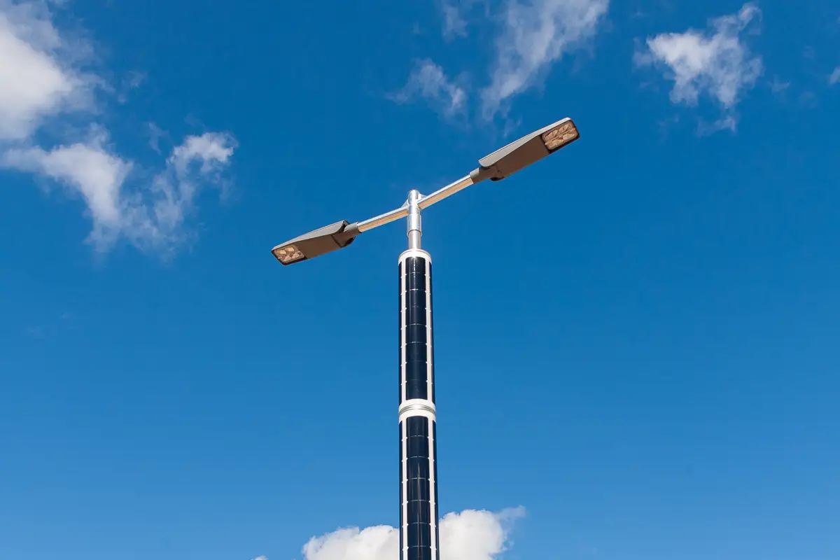 Double light fxture with Soluxio solar pole Double light fxture with Soluxio solar pole