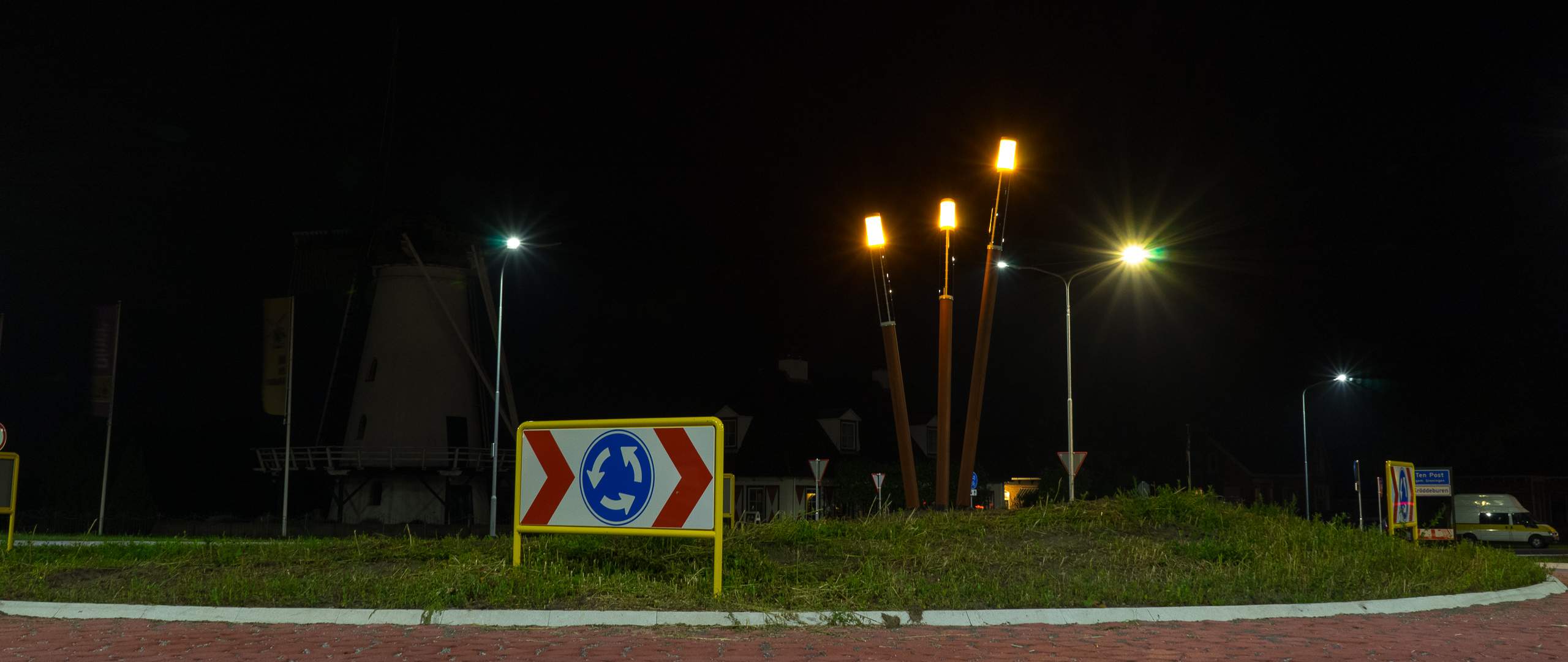Soluxio design solar lights at roundabouts in Groningen Soluxio design solar lights at roundabouts in Groningen