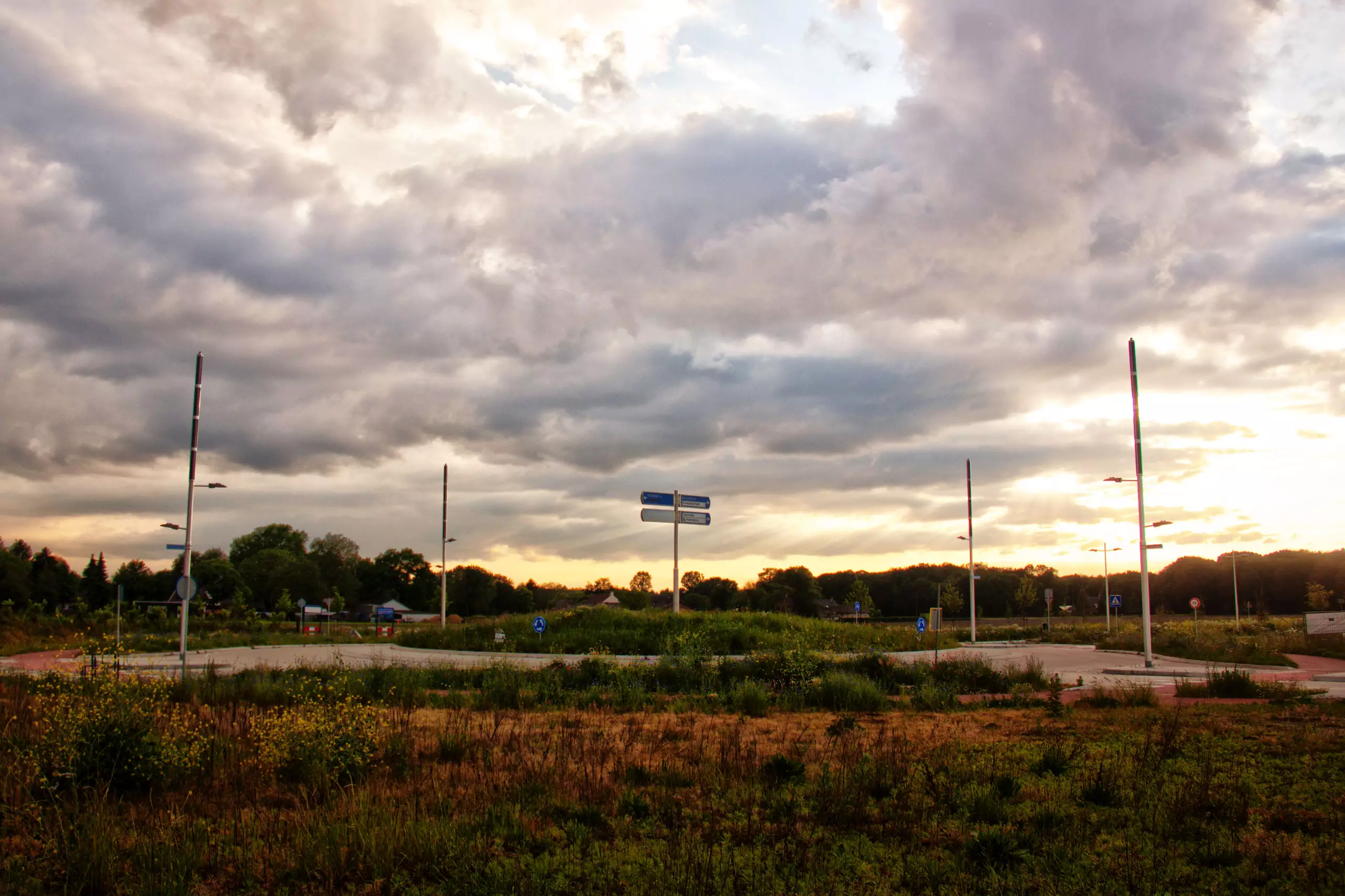 Soluxio hybrid solar light at roundabout with an exclusive design