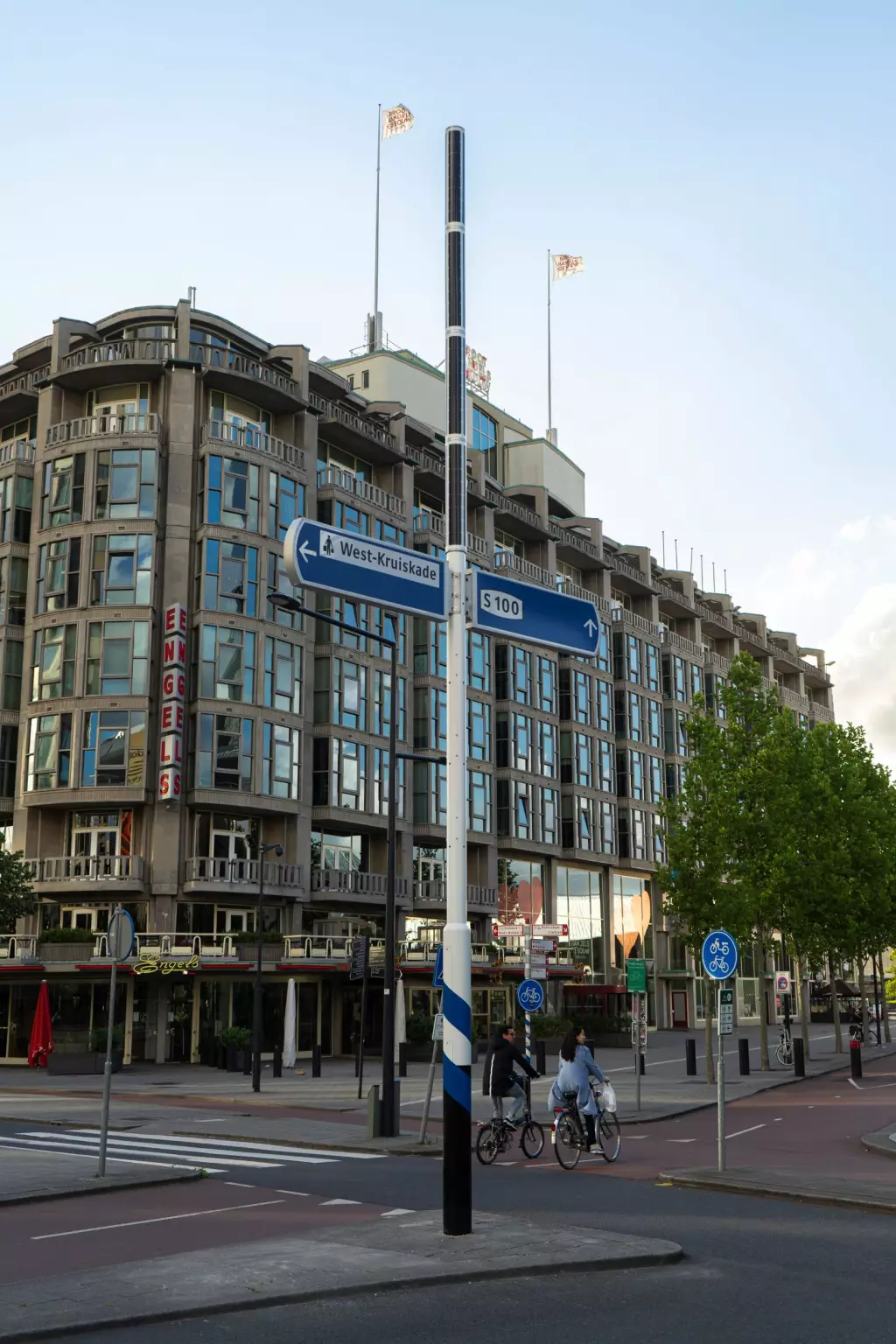 Rotterdam Central Station solar powered road sign