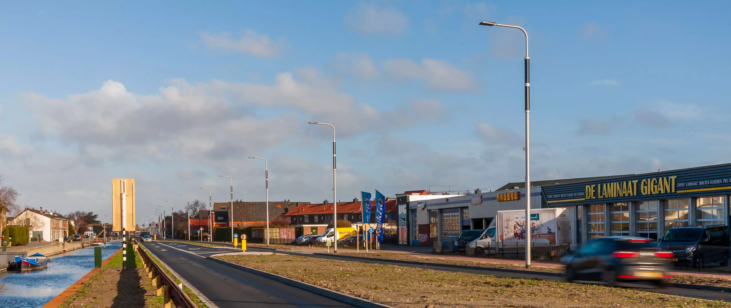 Soluxio passive safety columns with solar-powered streetlights Soluxio passive safety columns with solar-powered streetlights at the N211