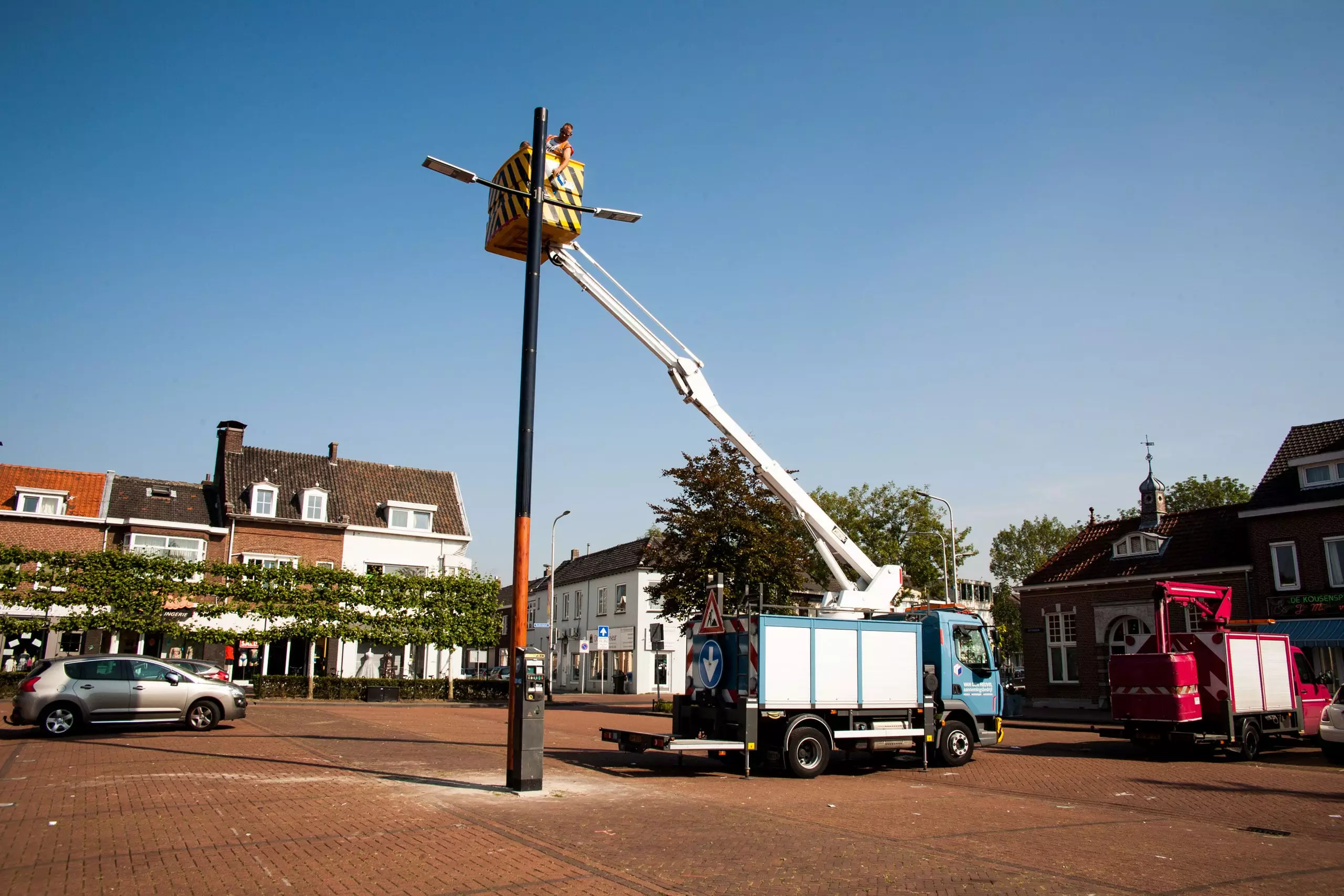 Soluxio solar parking lot lighting. Easy to install. Easy to move. 