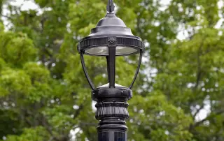 Classical light fixture connected to the Soluxio solar street light