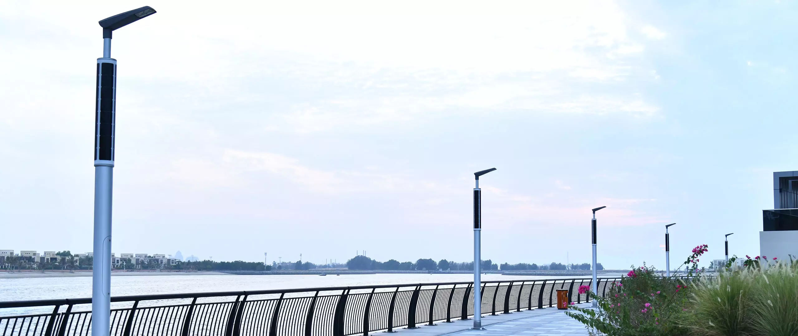 Solar-powered boulevard lighting Solar-powered boulevard lighting