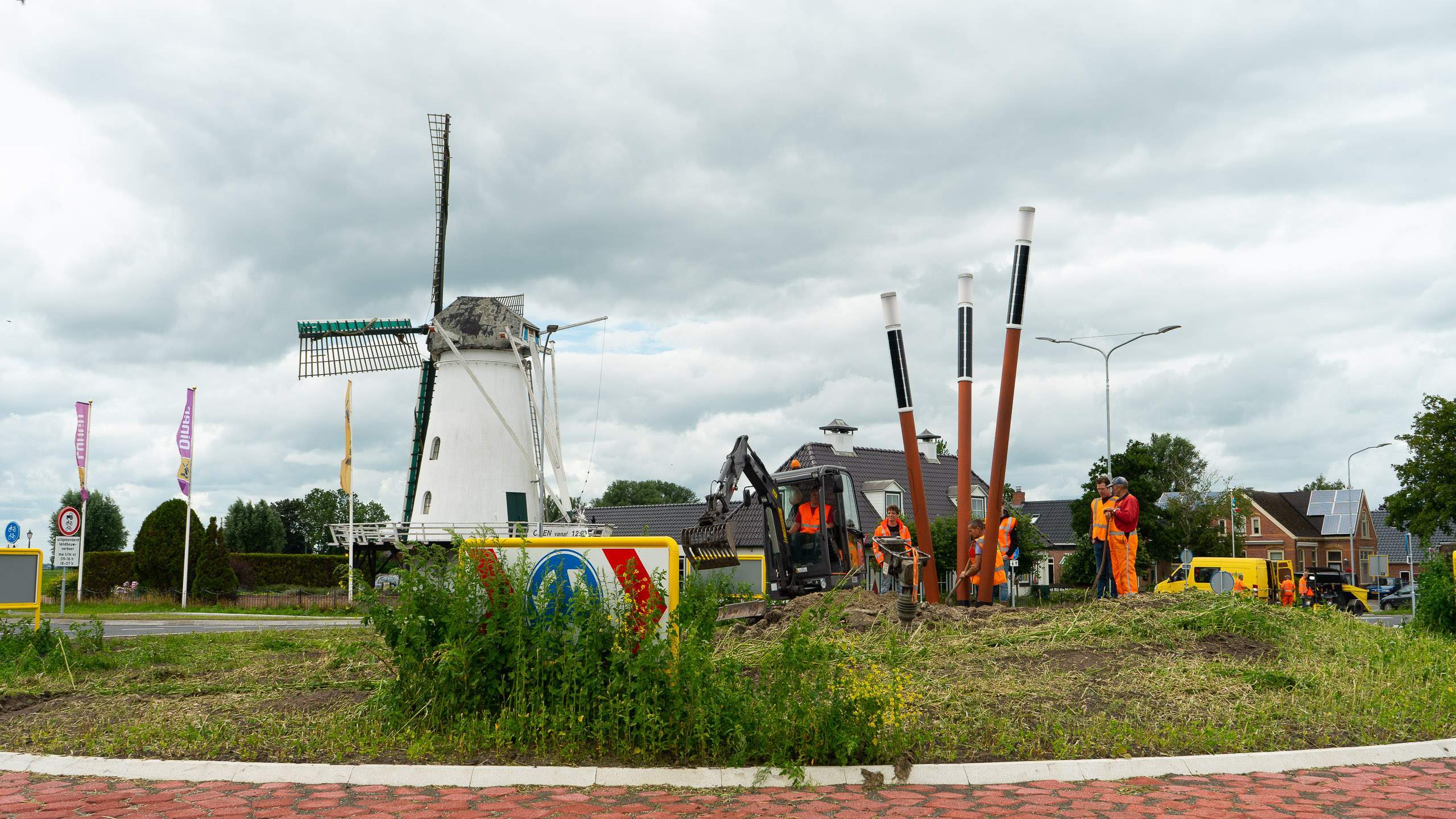 Soluxio solar design light poles at installation Soluxio solar design light poles at installation