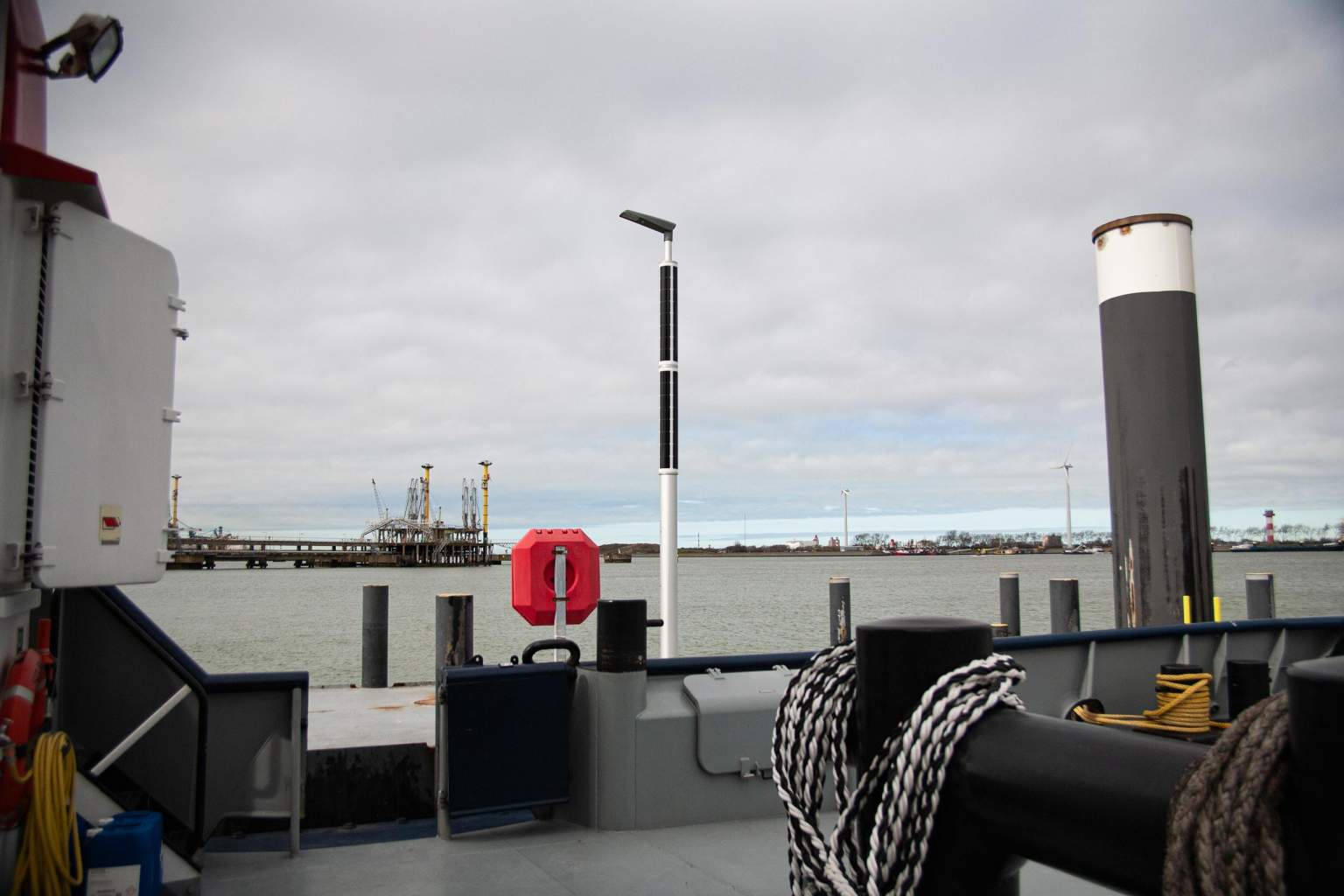 Industrielles Solarlicht aus dem Schiff gesehen Industrielles Solarlicht aus dem Schiff gesehen