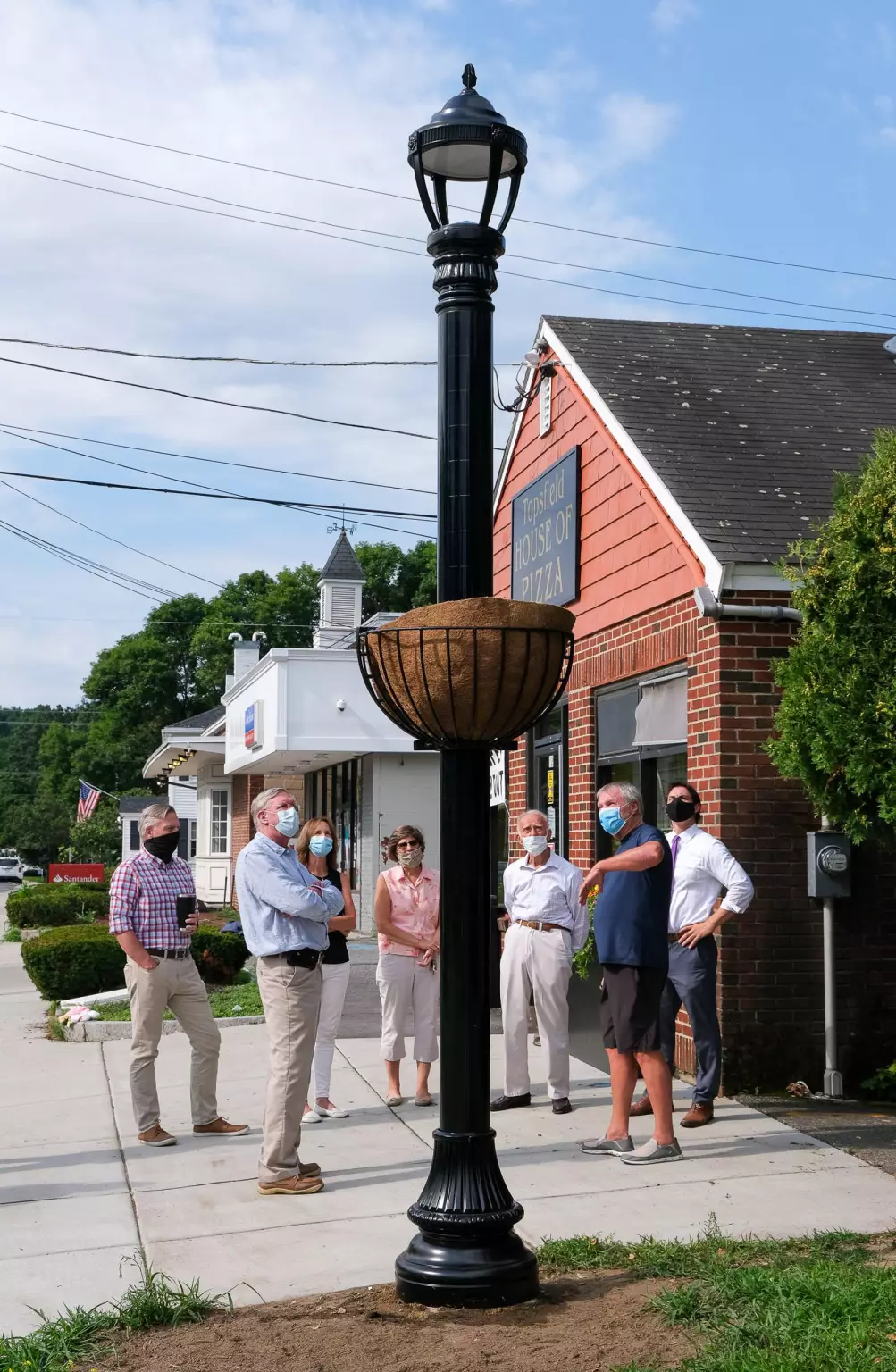 Soluxio solar street light with a traditional look