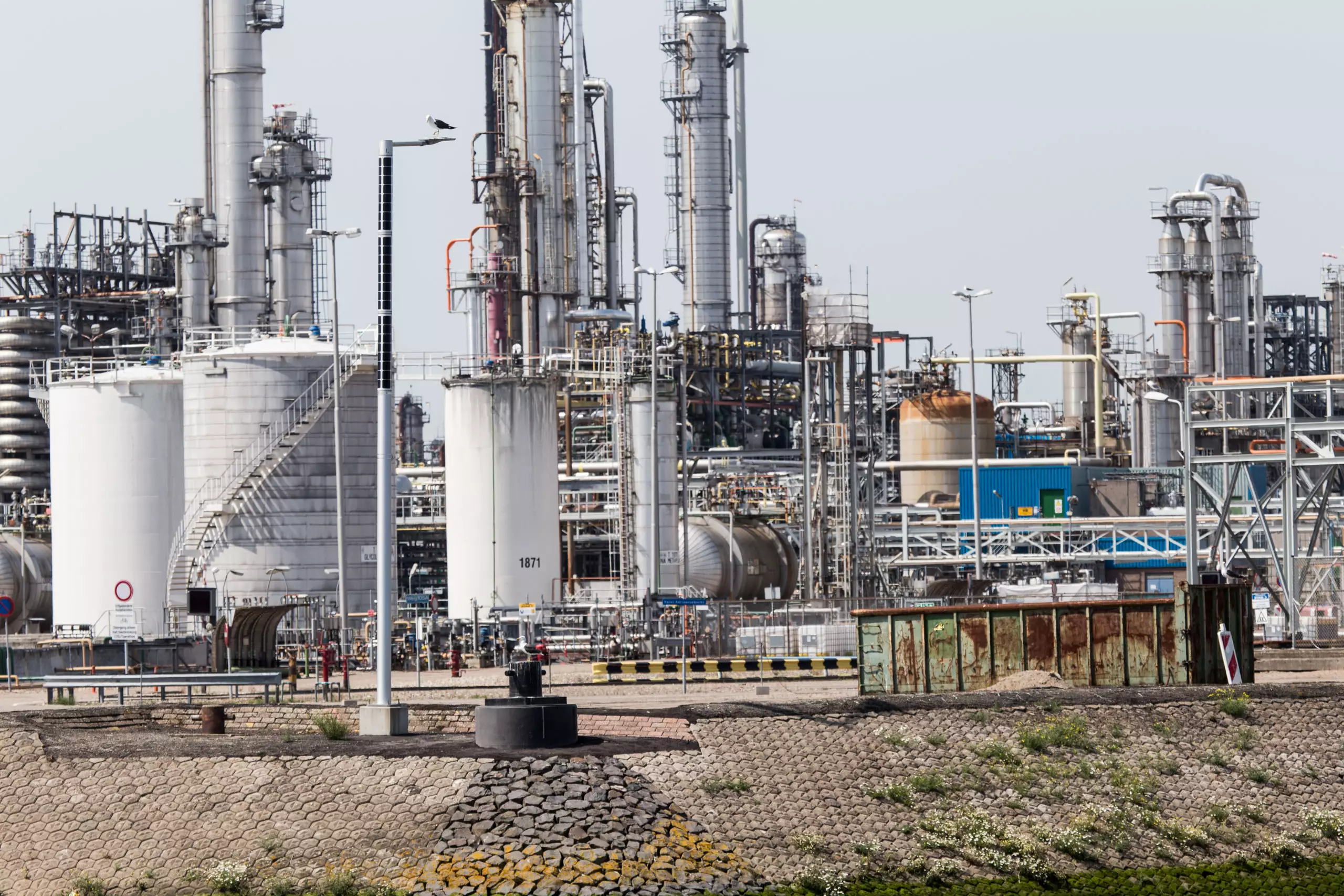 Soluxio lichtmast op zonne-energie bij een petrochemisch bedrijf