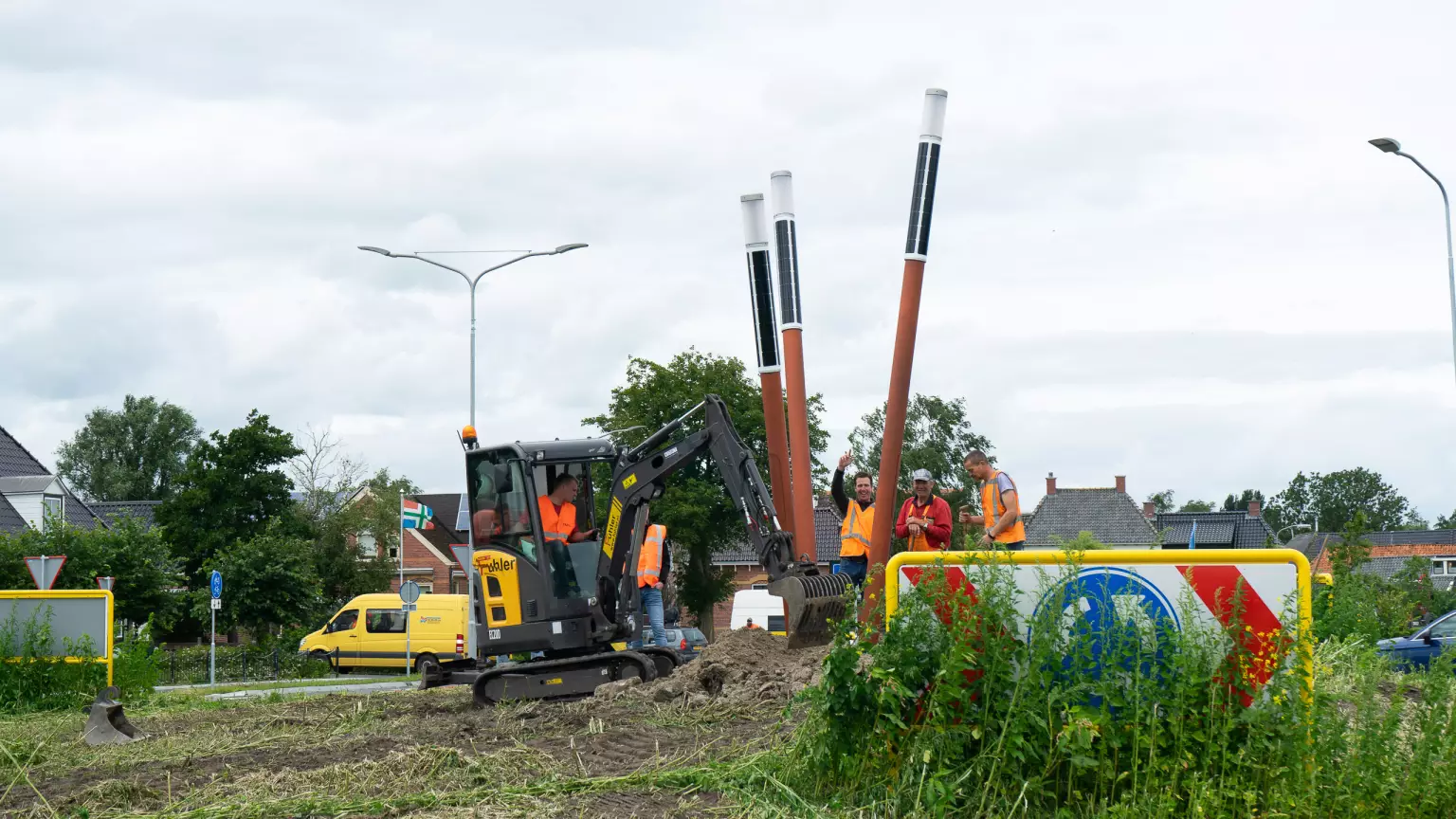 Installing the Soluxio design solar lights Installing the Soluxio design solar lights