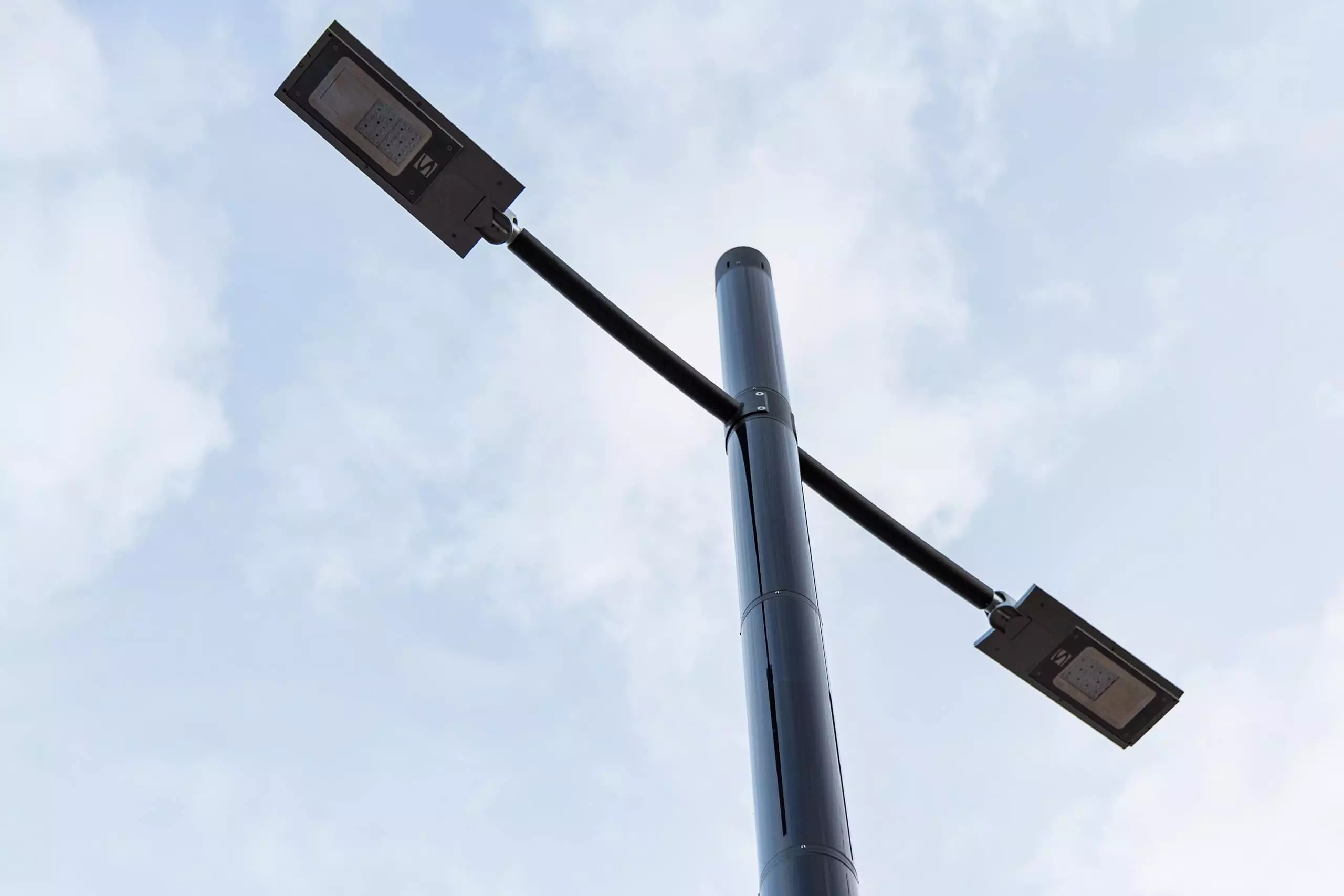 Soluxio smart solar parking lot lighting with double luminaire