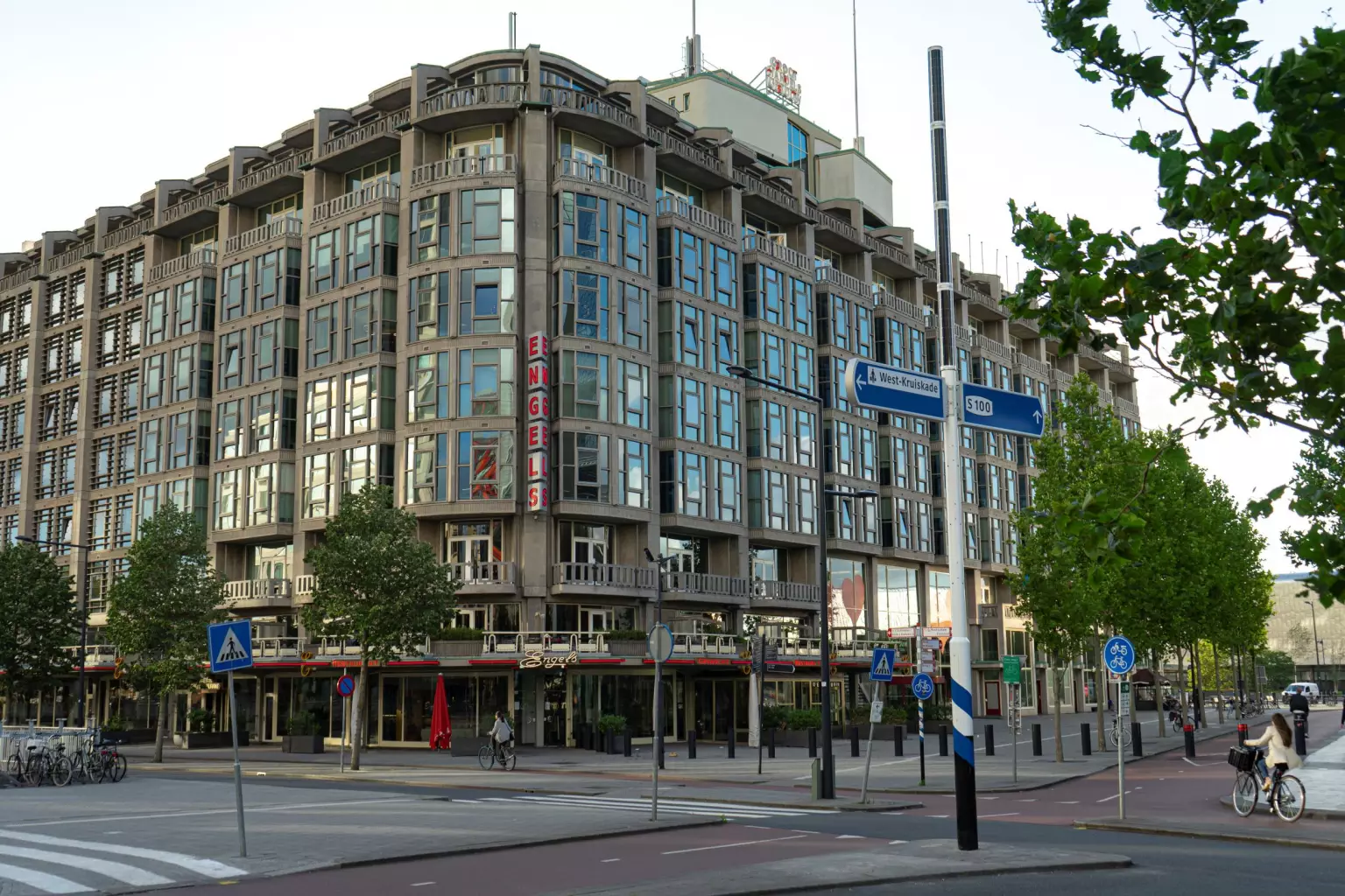 Soluxio solar-powered road sign in Rotterdam