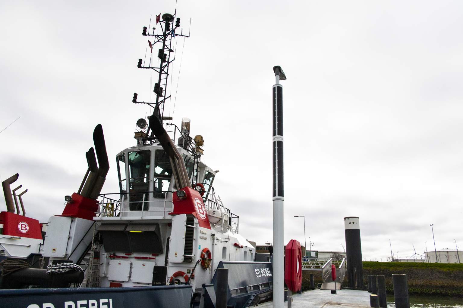 Solar industrial lighting pole