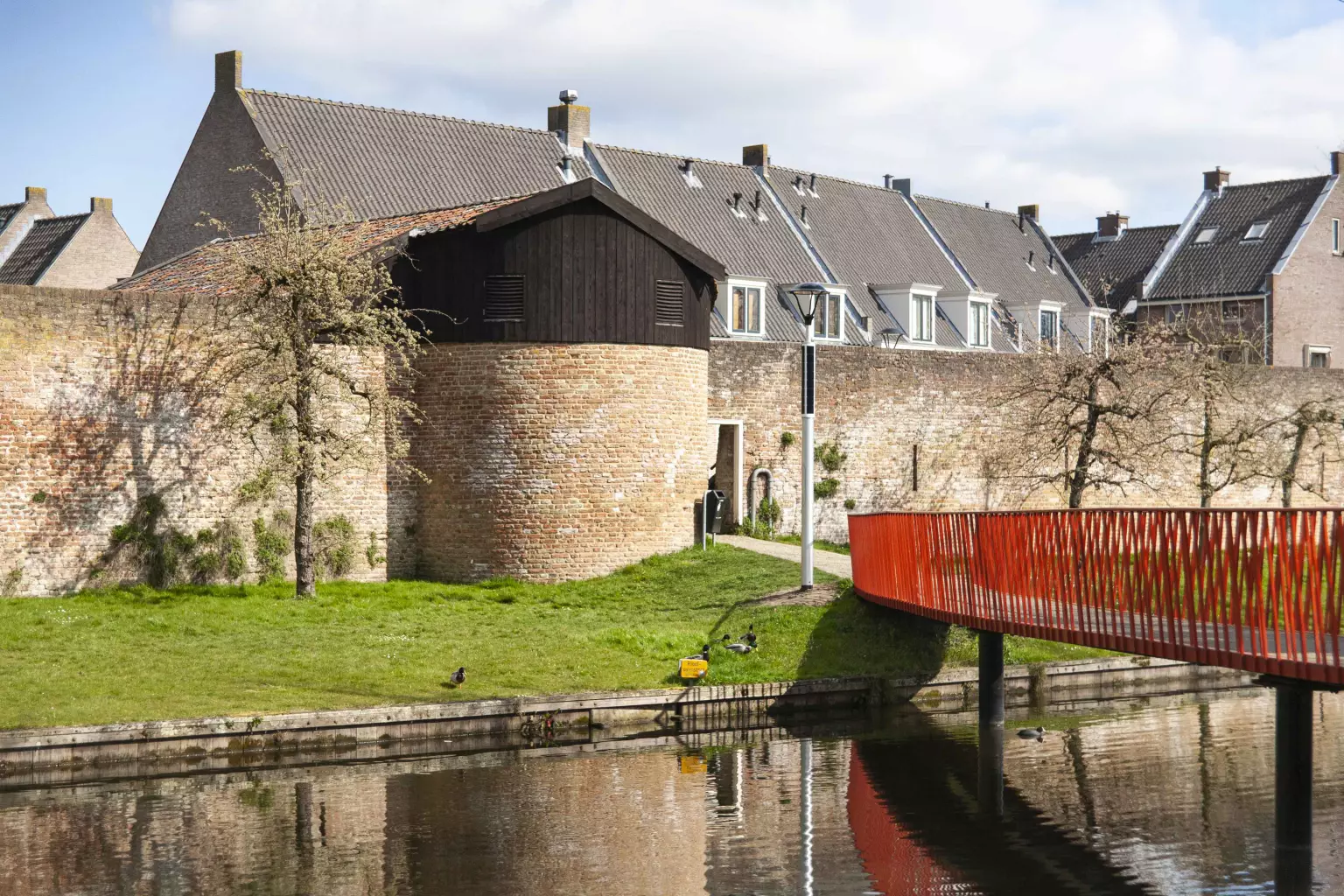 Soluxio solar lighting post at red bridge in Vianen Soluxio solar lighting post at red bridge in Vianen